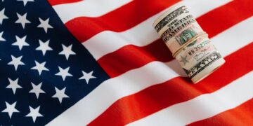 Mastering Money: 10 Essential Tips on How to Create a Monthly Budget