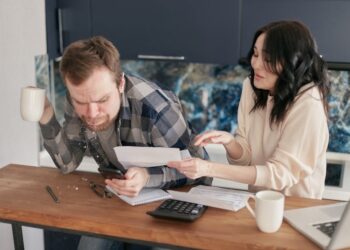 5 Essential Debt Management Tips for Single Parents to Stay Financially Afloat